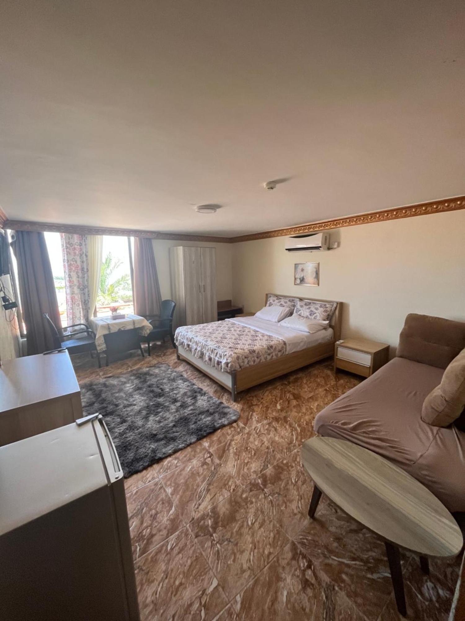 Al-Amer Chalets Aqaba Esterno foto